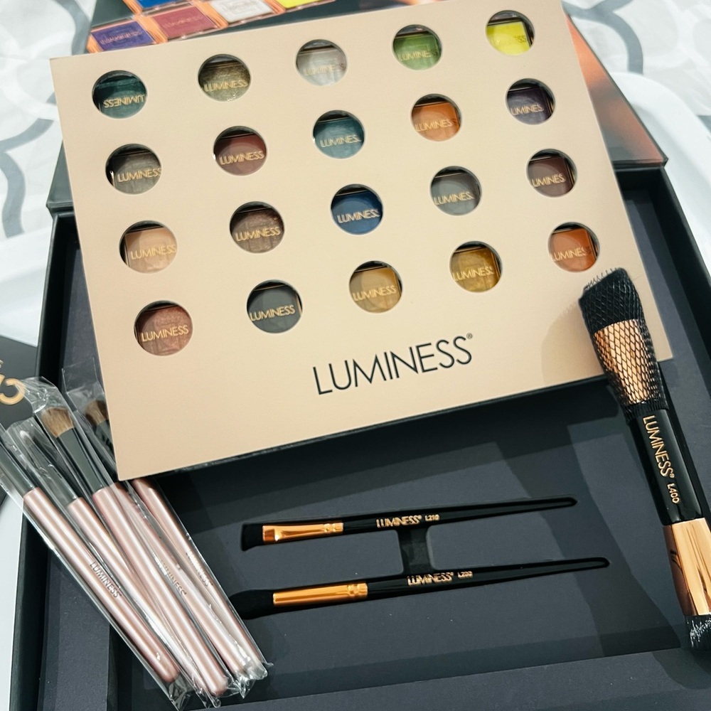 Luminess Eyeshadow Palette and Brush Set